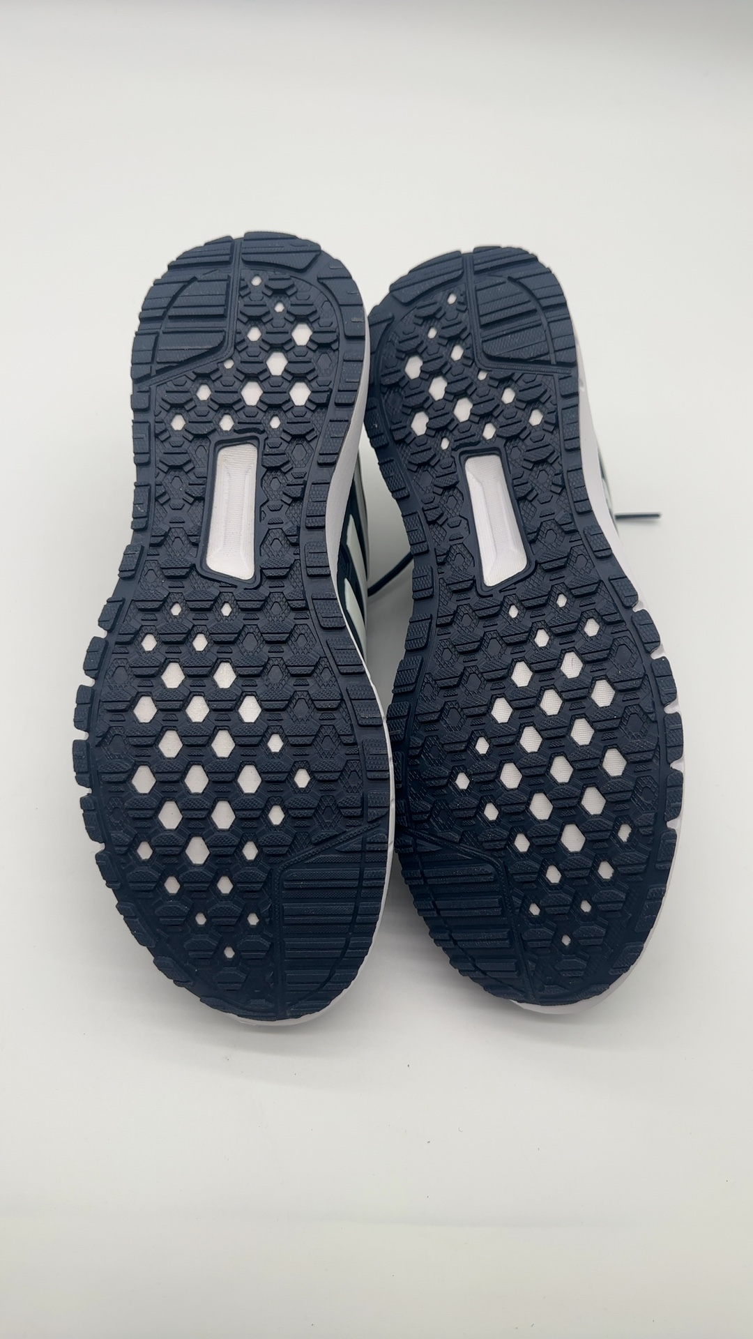 Adidas Navy & White Energy Cloud 2 Men's Running Trainers UK 9 Worn once - Image 5