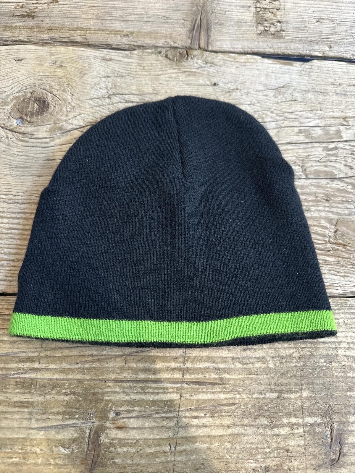 Umbro Black and Green Beanie Hat One Size Fits All - Image 4